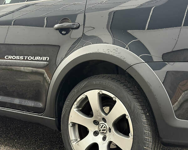 Черный Фольксваген Кросс Туран, объемом двигателя 0 л и пробегом 219 тыс. км за 8500 $, фото 75 на Automoto.ua