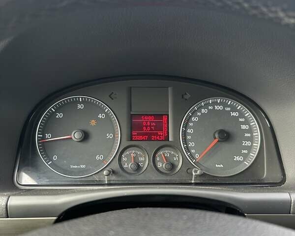 Черный Фольксваген Кросс Туран, объемом двигателя 1.9 л и пробегом 232 тыс. км за 9500 $, фото 31 на Automoto.ua