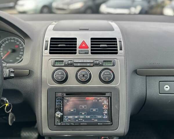 Черный Фольксваген Кросс Туран, объемом двигателя 1.9 л и пробегом 232 тыс. км за 9500 $, фото 18 на Automoto.ua