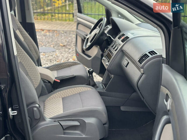 Черный Фольксваген Кросс Туран, объемом двигателя 1.4 л и пробегом 230 тыс. км за 7690 $, фото 11 на Automoto.ua