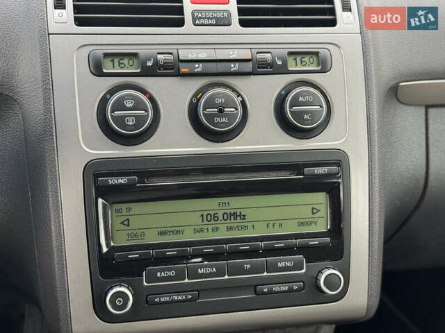 Черный Фольксваген Кросс Туран, объемом двигателя 1.4 л и пробегом 230 тыс. км за 7690 $, фото 18 на Automoto.ua