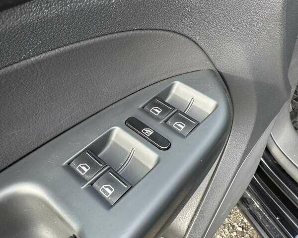 Черный Фольксваген Кросс Туран, объемом двигателя 1.9 л и пробегом 232 тыс. км за 9500 $, фото 29 на Automoto.ua