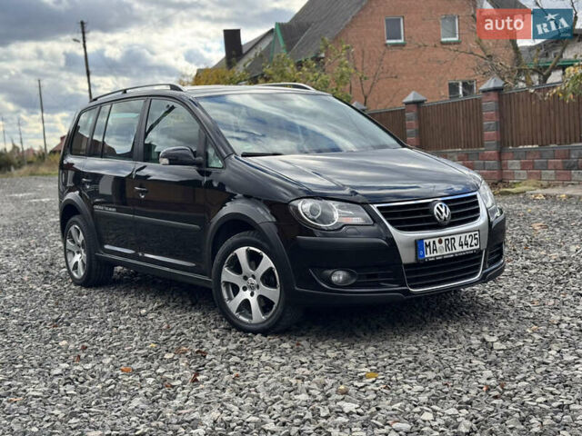 Черный Фольксваген Кросс Туран, объемом двигателя 1.4 л и пробегом 230 тыс. км за 7690 $, фото 1 на Automoto.ua