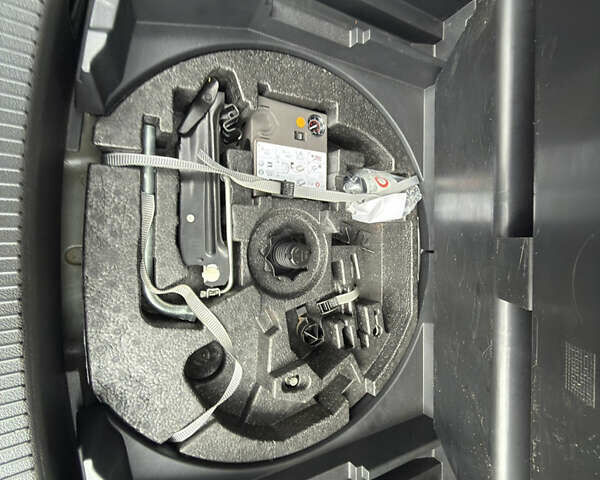 Черный Фольксваген Кросс Туран, объемом двигателя 0 л и пробегом 219 тыс. км за 8500 $, фото 91 на Automoto.ua