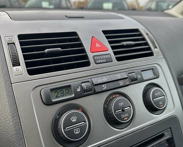 Черный Фольксваген Кросс Туран, объемом двигателя 1.9 л и пробегом 232 тыс. км за 9500 $, фото 34 на Automoto.ua