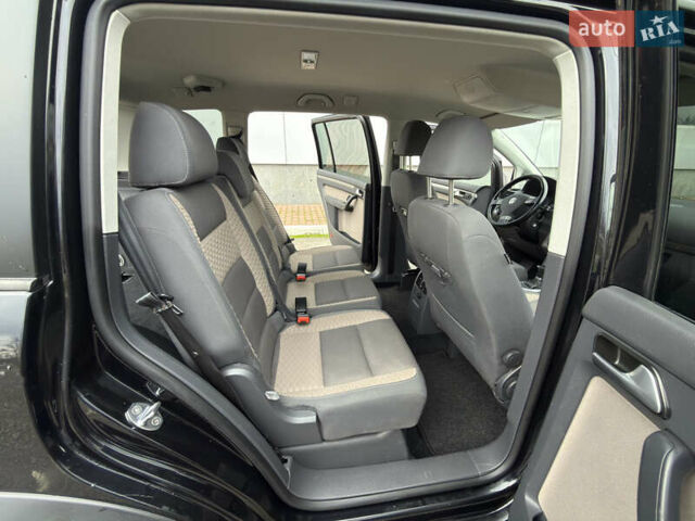 Черный Фольксваген Кросс Туран, объемом двигателя 0 л и пробегом 219 тыс. км за 8500 $, фото 90 на Automoto.ua