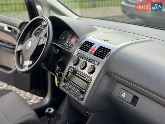 Черный Фольксваген Кросс Туран, объемом двигателя 1.4 л и пробегом 230 тыс. км за 7690 $, фото 12 на Automoto.ua