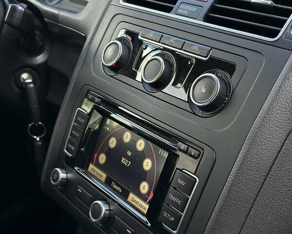 Черный Фольксваген Кросс Туран, объемом двигателя 2 л и пробегом 260 тыс. км за 12700 $, фото 50 на Automoto.ua