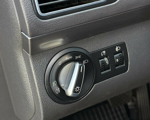 Черный Фольксваген Кросс Туран, объемом двигателя 2 л и пробегом 260 тыс. км за 12700 $, фото 45 на Automoto.ua