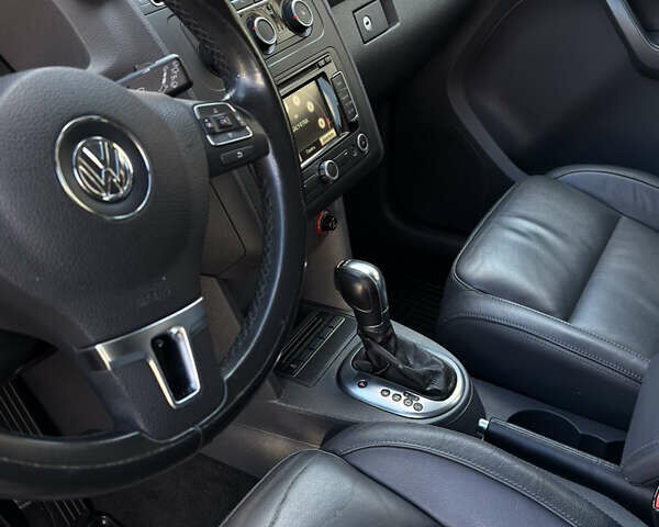 Черный Фольксваген Кросс Туран, объемом двигателя 2 л и пробегом 260 тыс. км за 12700 $, фото 47 на Automoto.ua