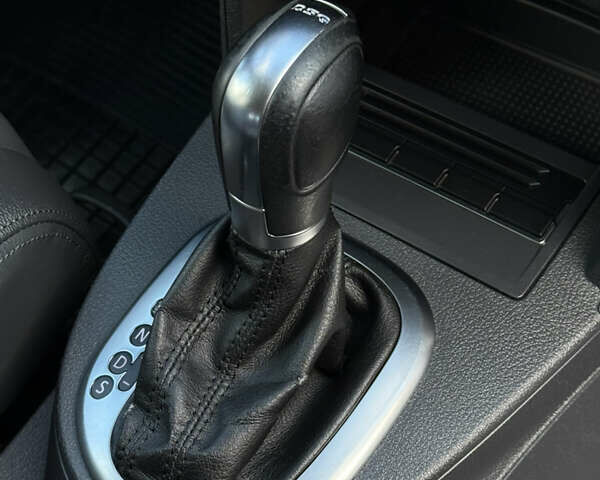 Черный Фольксваген Кросс Туран, объемом двигателя 2 л и пробегом 260 тыс. км за 12700 $, фото 52 на Automoto.ua