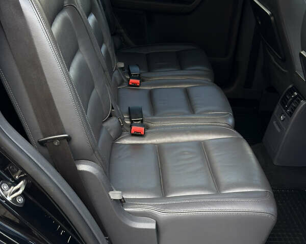 Черный Фольксваген Кросс Туран, объемом двигателя 2 л и пробегом 260 тыс. км за 12700 $, фото 53 на Automoto.ua