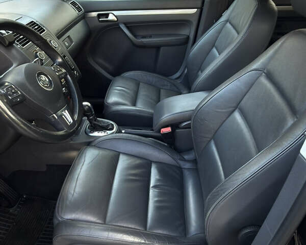 Черный Фольксваген Кросс Туран, объемом двигателя 2 л и пробегом 260 тыс. км за 12700 $, фото 46 на Automoto.ua