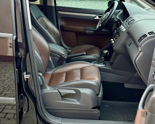 Черный Фольксваген Кросс Туран, объемом двигателя 2 л и пробегом 255 тыс. км за 12499 $, фото 47 на Automoto.ua