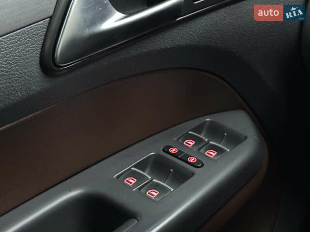 Черный Фольксваген Кросс Туран, объемом двигателя 2 л и пробегом 255 тыс. км за 12499 $, фото 69 на Automoto.ua