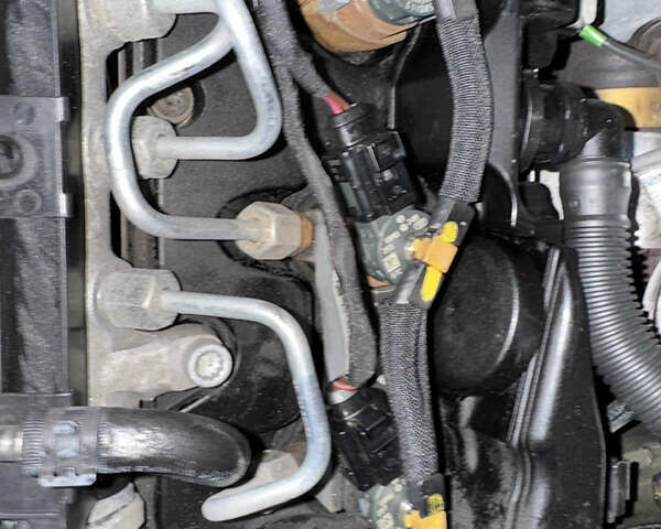 Черный Фольксваген Кросс Туран, объемом двигателя 2 л и пробегом 255 тыс. км за 12499 $, фото 95 на Automoto.ua