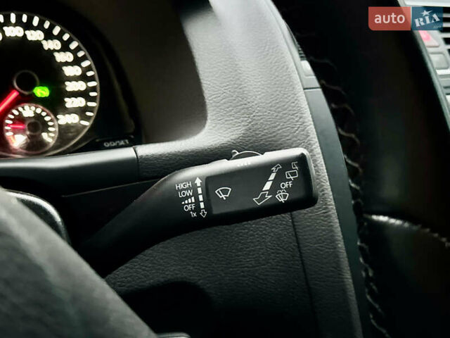 Черный Фольксваген Кросс Туран, объемом двигателя 2 л и пробегом 255 тыс. км за 12499 $, фото 101 на Automoto.ua