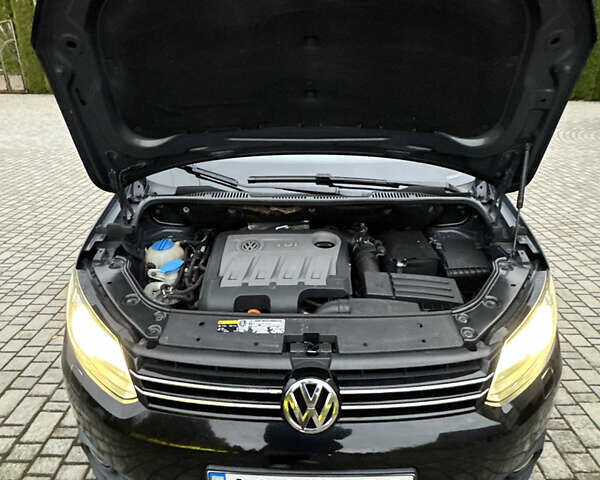 Черный Фольксваген Кросс Туран, объемом двигателя 2 л и пробегом 255 тыс. км за 12499 $, фото 94 на Automoto.ua