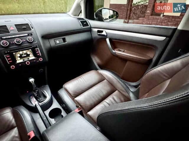 Черный Фольксваген Кросс Туран, объемом двигателя 2 л и пробегом 255 тыс. км за 12499 $, фото 56 на Automoto.ua