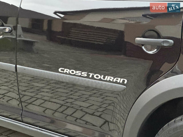 Черный Фольксваген Кросс Туран, объемом двигателя 2 л и пробегом 255 тыс. км за 12499 $, фото 83 на Automoto.ua