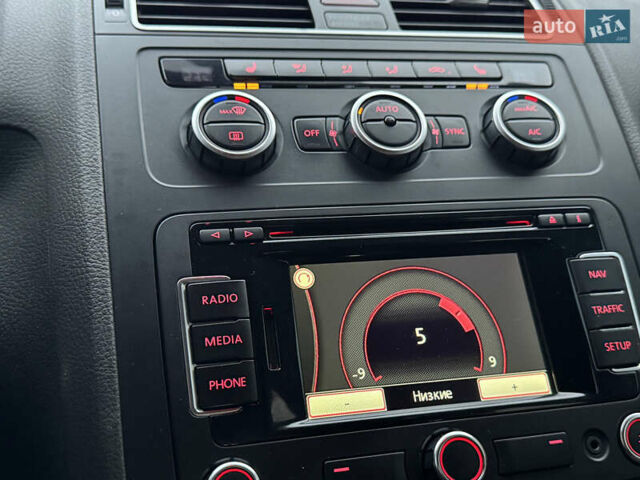 Черный Фольксваген Кросс Туран, объемом двигателя 2 л и пробегом 255 тыс. км за 12499 $, фото 78 на Automoto.ua