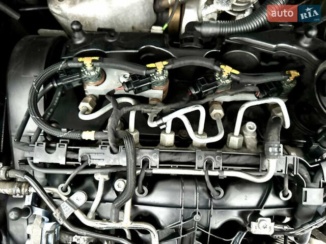 Черный Фольксваген Кросс Туран, объемом двигателя 2 л и пробегом 255 тыс. км за 12499 $, фото 96 на Automoto.ua