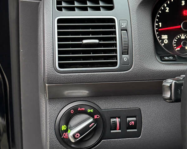 Черный Фольксваген Кросс Туран, объемом двигателя 2 л и пробегом 255 тыс. км за 12499 $, фото 52 на Automoto.ua