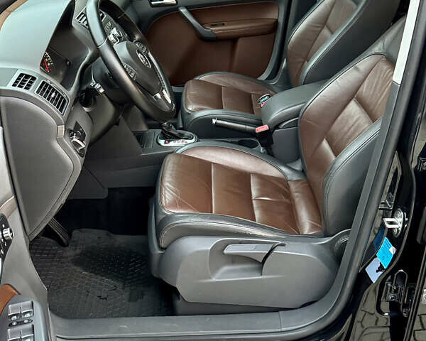 Черный Фольксваген Кросс Туран, объемом двигателя 2 л и пробегом 255 тыс. км за 12499 $, фото 26 на Automoto.ua