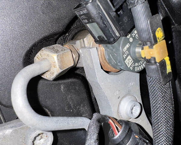 Черный Фольксваген Кросс Туран, объемом двигателя 2 л и пробегом 255 тыс. км за 12499 $, фото 99 на Automoto.ua