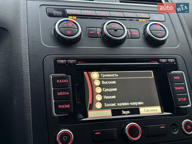 Черный Фольксваген Кросс Туран, объемом двигателя 2 л и пробегом 255 тыс. км за 12499 $, фото 76 на Automoto.ua