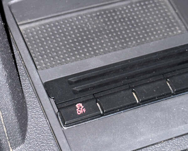 Черный Фольксваген Кросс Туран, объемом двигателя 2 л и пробегом 255 тыс. км за 12499 $, фото 67 на Automoto.ua