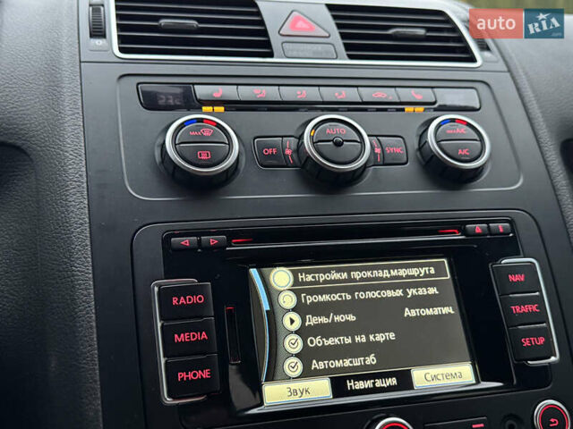 Черный Фольксваген Кросс Туран, объемом двигателя 2 л и пробегом 255 тыс. км за 12499 $, фото 73 на Automoto.ua