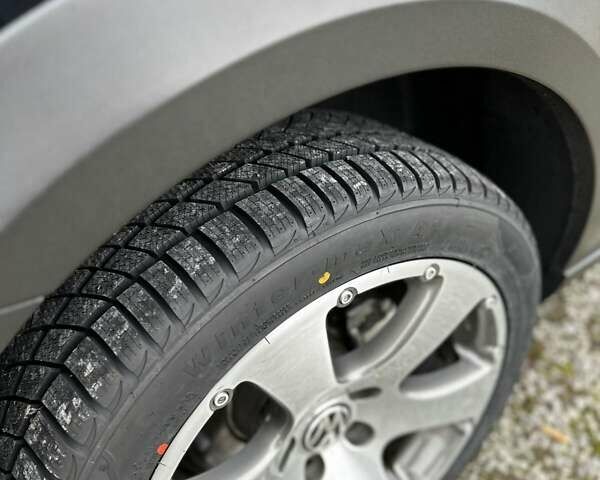 Чорний Фольксваген Кросс Туран, об'ємом двигуна 2 л та пробігом 191 тис. км за 13990 $, фото 9 на Automoto.ua