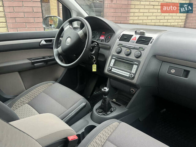 Коричневый Фольксваген Кросс Туран, объемом двигателя 1.6 л и пробегом 208 тыс. км за 8300 $, фото 57 на Automoto.ua