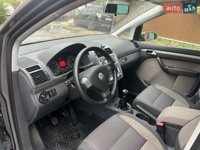 Коричневый Фольксваген Кросс Туран, объемом двигателя 1.6 л и пробегом 208 тыс. км за 8300 $, фото 38 на Automoto.ua