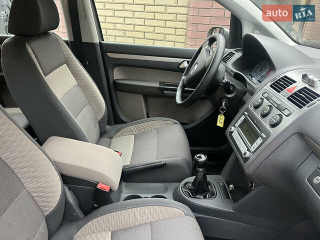 Коричневый Фольксваген Кросс Туран, объемом двигателя 1.6 л и пробегом 208 тыс. км за 8300 $, фото 52 на Automoto.ua