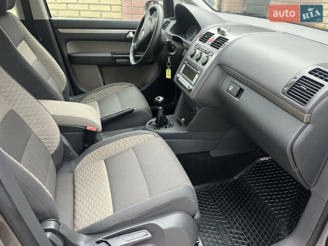 Коричневый Фольксваген Кросс Туран, объемом двигателя 1.6 л и пробегом 208 тыс. км за 8300 $, фото 55 на Automoto.ua