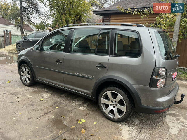 Коричневый Фольксваген Кросс Туран, объемом двигателя 1.6 л и пробегом 208 тыс. км за 8300 $, фото 3 на Automoto.ua