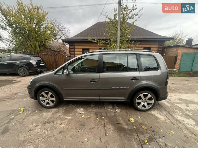 Коричневый Фольксваген Кросс Туран, объемом двигателя 1.6 л и пробегом 208 тыс. км за 8300 $, фото 1 на Automoto.ua