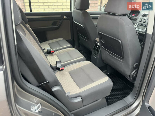 Коричневый Фольксваген Кросс Туран, объемом двигателя 1.6 л и пробегом 208 тыс. км за 8300 $, фото 60 на Automoto.ua