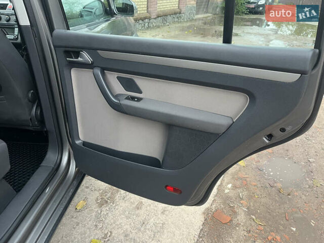 Коричневый Фольксваген Кросс Туран, объемом двигателя 1.6 л и пробегом 208 тыс. км за 8300 $, фото 59 на Automoto.ua