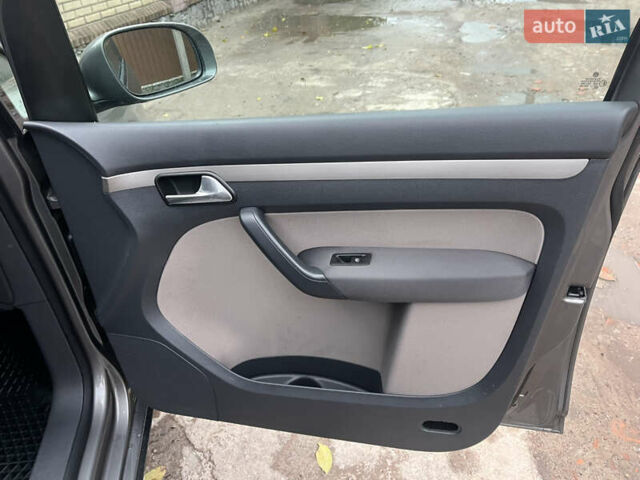 Коричневый Фольксваген Кросс Туран, объемом двигателя 1.6 л и пробегом 208 тыс. км за 8300 $, фото 56 на Automoto.ua