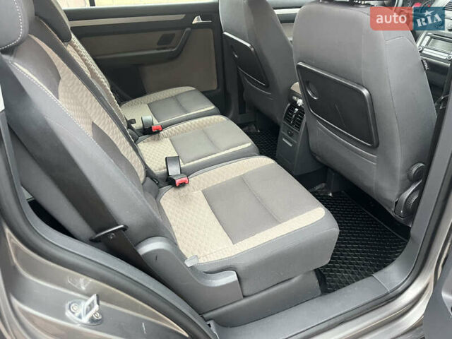 Коричневый Фольксваген Кросс Туран, объемом двигателя 1.6 л и пробегом 208 тыс. км за 8300 $, фото 61 на Automoto.ua