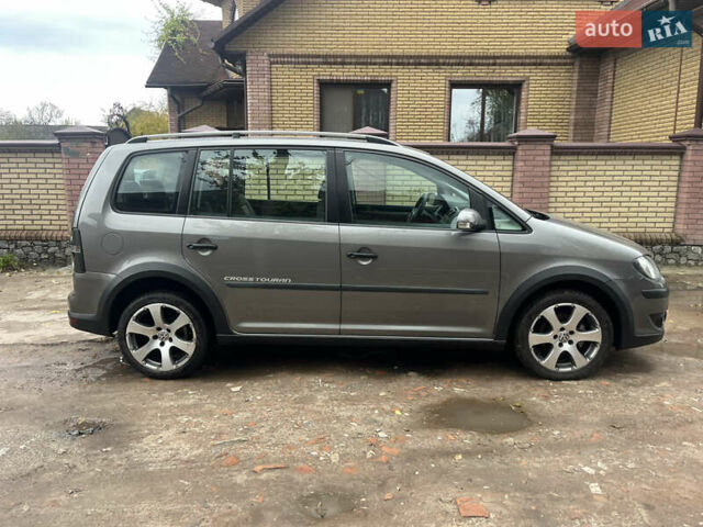 Коричневый Фольксваген Кросс Туран, объемом двигателя 1.6 л и пробегом 208 тыс. км за 8300 $, фото 12 на Automoto.ua