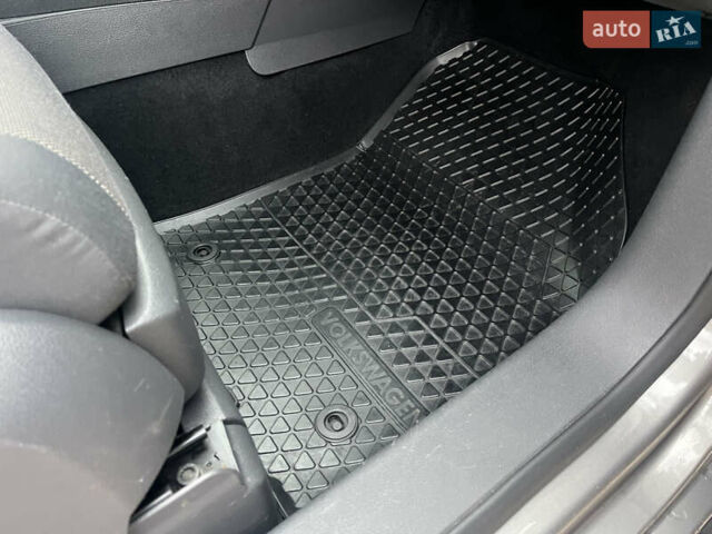 Коричневый Фольксваген Кросс Туран, объемом двигателя 1.6 л и пробегом 208 тыс. км за 8300 $, фото 48 на Automoto.ua