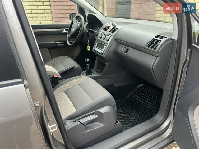 Коричневый Фольксваген Кросс Туран, объемом двигателя 1.6 л и пробегом 208 тыс. км за 8300 $, фото 54 на Automoto.ua