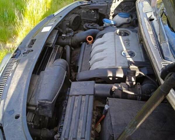 Красный Фольксваген Кросс Туран, объемом двигателя 2 л и пробегом 340 тыс. км за 7900 $, фото 8 на Automoto.ua