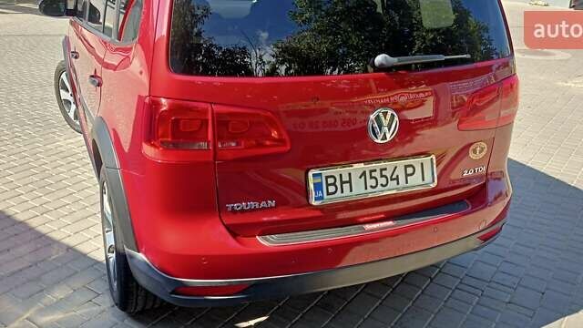 Червоний Фольксваген Кросс Туран, об'ємом двигуна 1.97 л та пробігом 291 тис. км за 12800 $, фото 5 на Automoto.ua