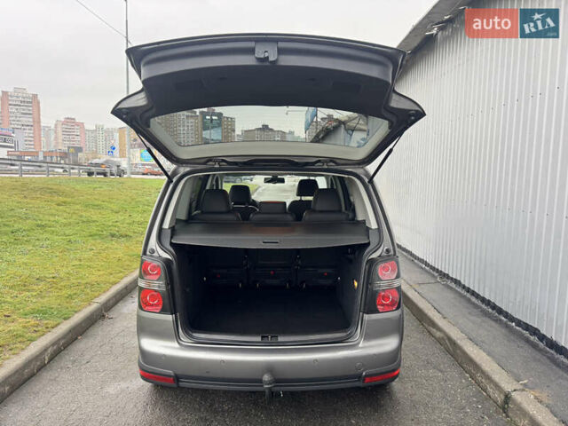 Серый Фольксваген Кросс Туран, объемом двигателя 1.4 л и пробегом 223 тыс. км за 8450 $, фото 22 на Automoto.ua