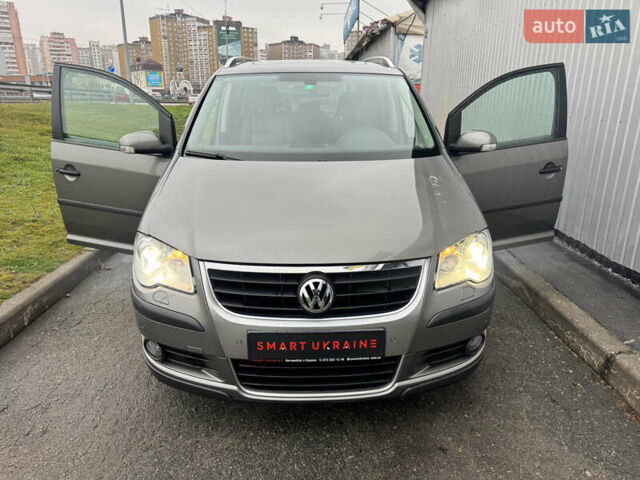 Серый Фольксваген Кросс Туран, объемом двигателя 1.4 л и пробегом 223 тыс. км за 8450 $, фото 2 на Automoto.ua